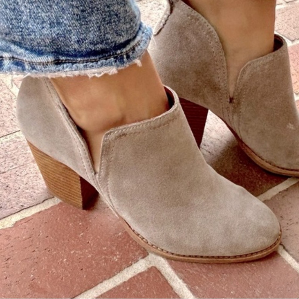 JEFFREY CAMPBELL Rosalee taupe Suede Boots Sz 9